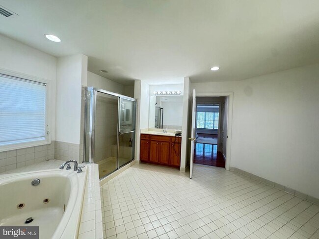 Building Photo - 5117 Sante Fe Ct