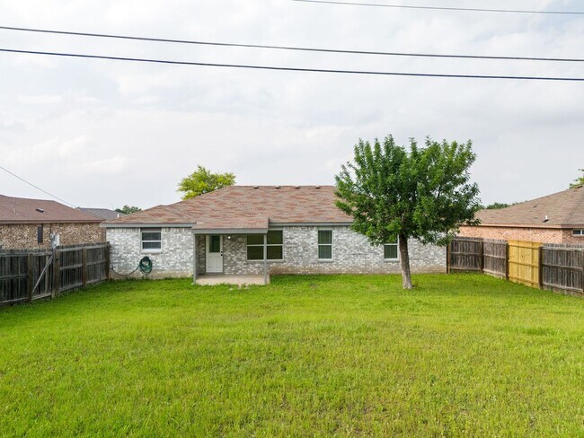 Building Photo - 4604 Greyhound Dr