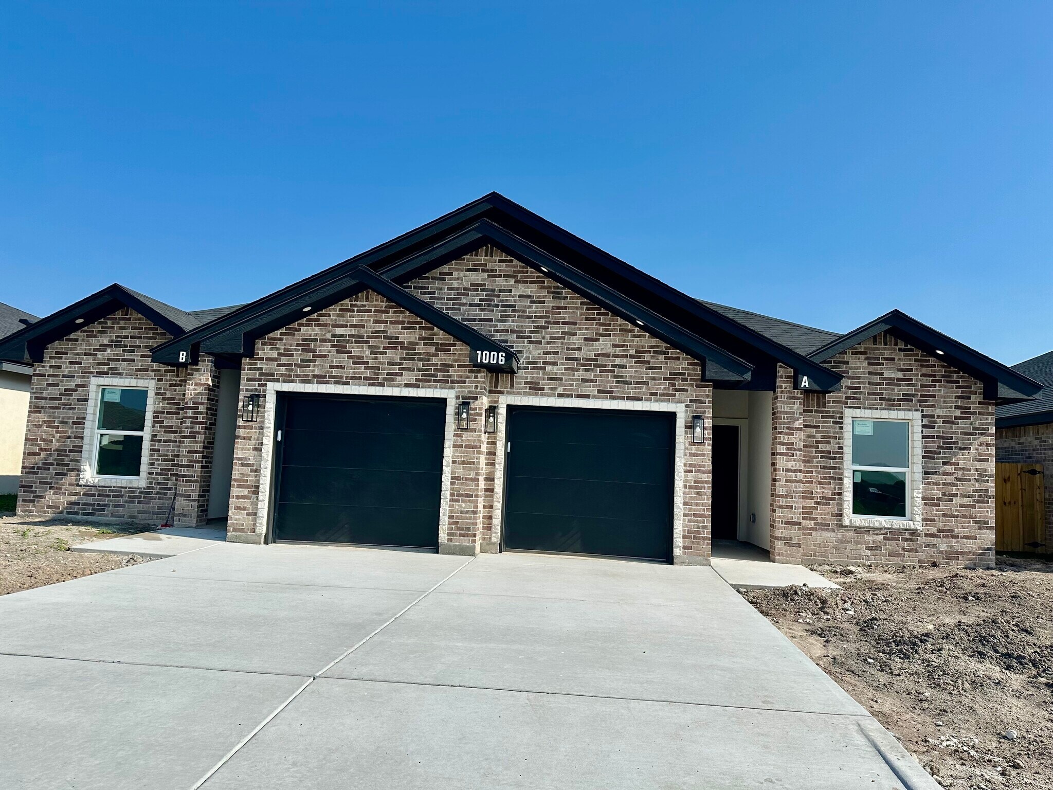 Building Photo - 1006 Escondido Ln E