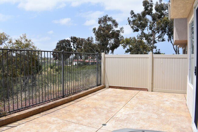 Building Photo - 3 bd 2.5 ba, Condo With Community Pool (Chula Vista, 91910)