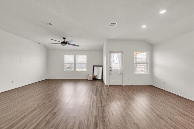 Building Photo - 119 Esparza Dr