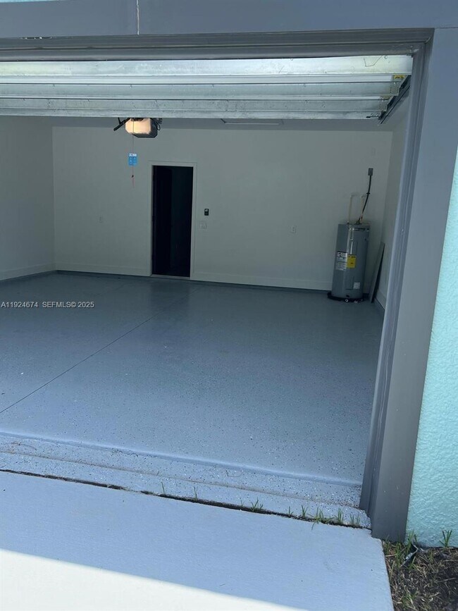 Building Photo - 710 Bedford Point Ave