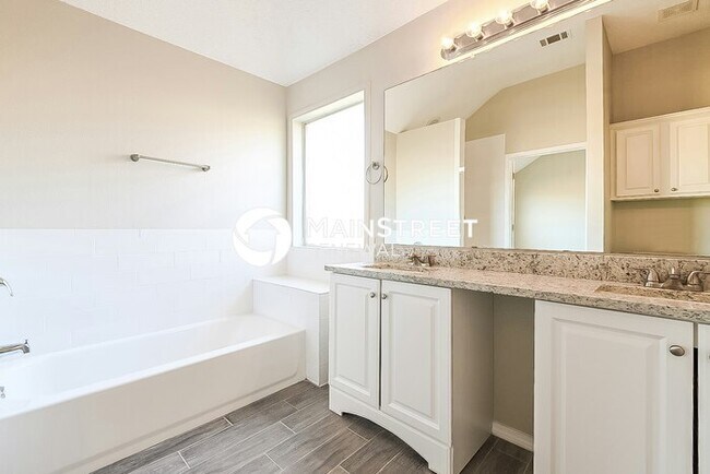 Building Photo - 4 Bedroom Pet-Friendly Home in Glenn Heights, TX with Main Street Renewal
