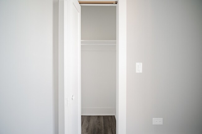 Building Photo - 1472 W Erie St