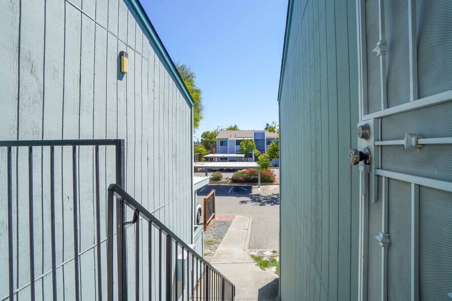 Building Photo - 3670 Silver Oaks Way E