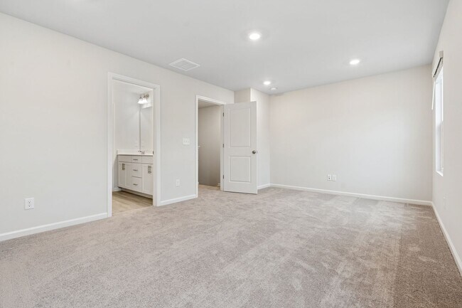 Building Photo - Available Now! New Construction - 3 Bedroo...