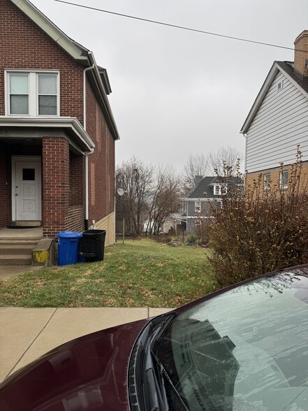 Building Photo - 4319 Tesla St