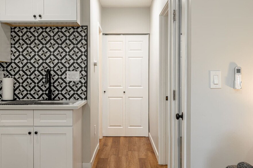 Building Photo - 4349 Oxford St