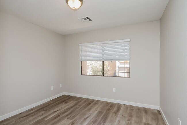 Building Photo - 7543 Holiday Hills St