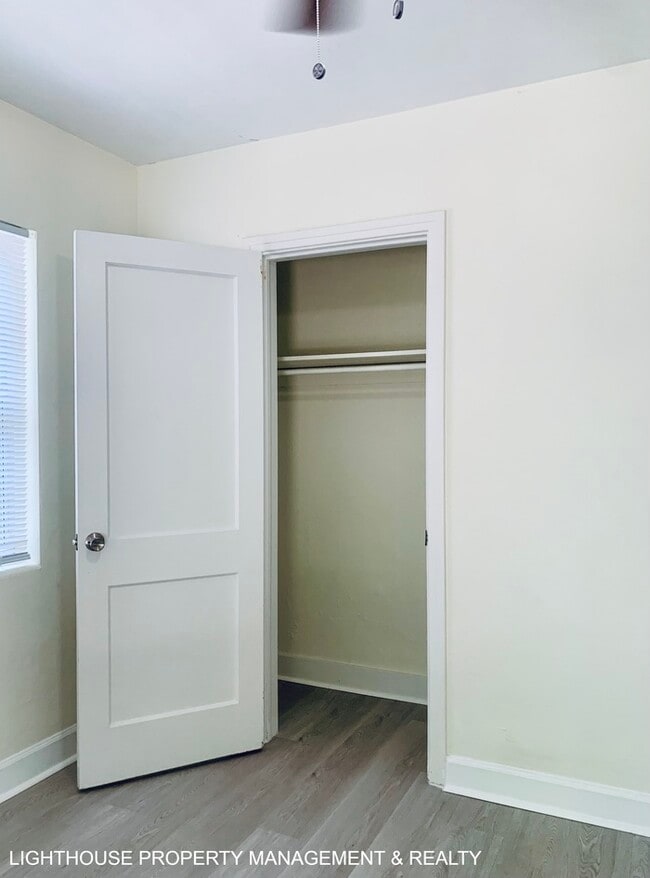 Building Photo - Cozy 3 Bed/1.5 Bath Home with Detached Gar...