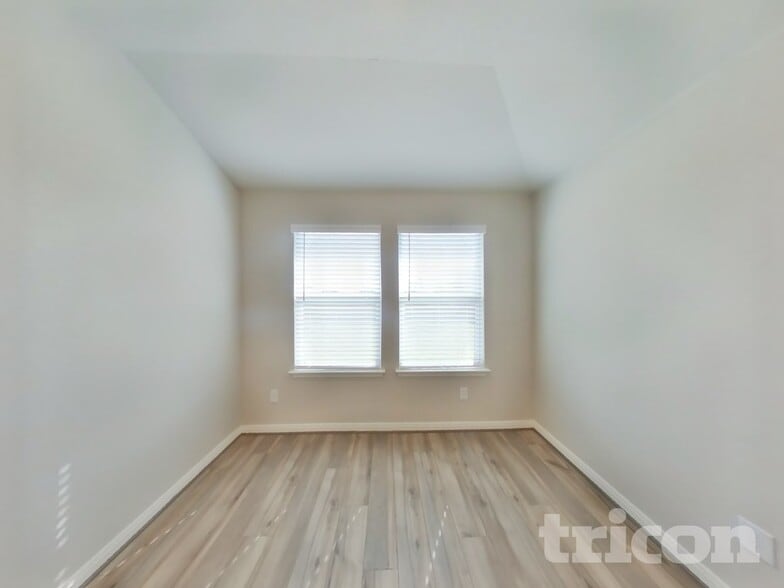 Building Photo - 13538 Paxton Blvd