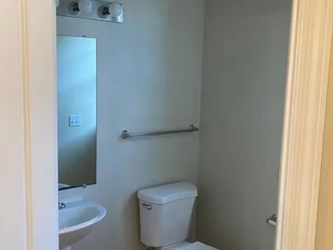 Building Photo - Gorgeous condo for rent