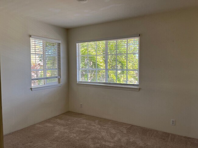 Building Photo - Ewa Gentry Large 2 story - 4 bedrooms, 3 b...