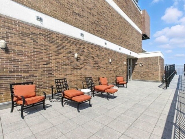 Building Photo - 1700 E 56th St