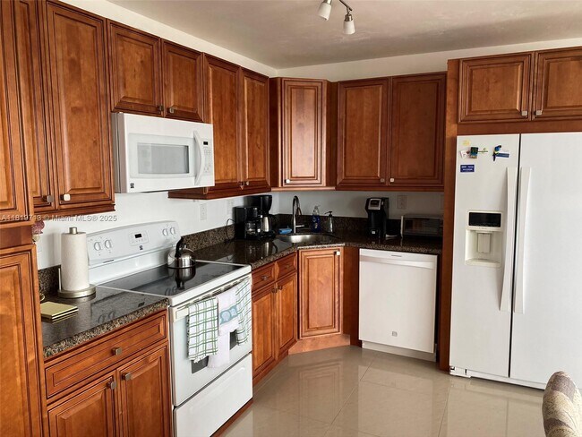 Building Photo - 3111 N Ocean Dr