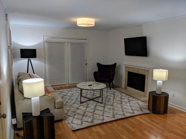 Building Photo - 3181 Parthenon Ave