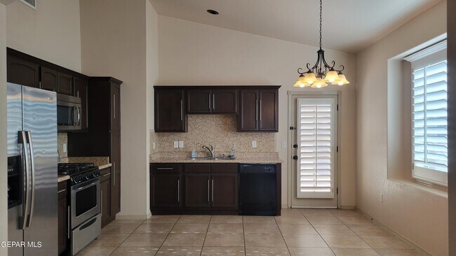 Building Photo - 14281 Gil Reyes Dr