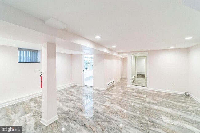 Building Photo - 23 E Elm St