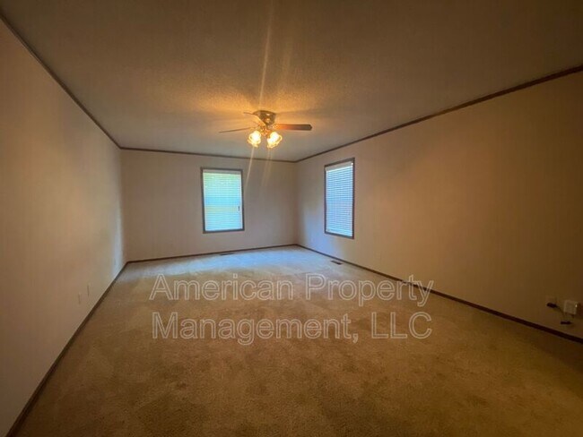 Building Photo - 714 S Marion Ave