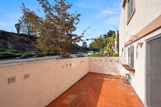 Building Photo - Spacious 4-Bedroom 2.5-Bathroom Townhome 50% Off 1st Month!