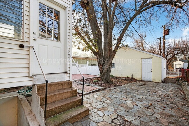 Building Photo - 3155 Hampton Ave