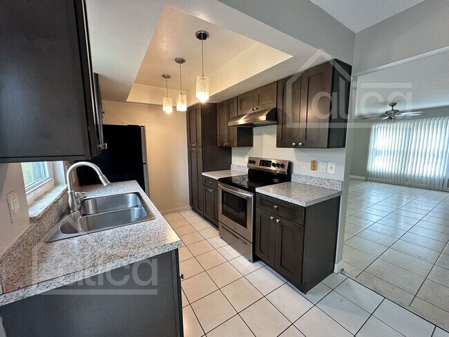 Building Photo - 3282 Oak Lake Pl