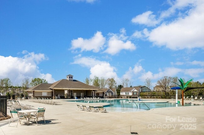 Building Photo - 5009 Fenwick Ct