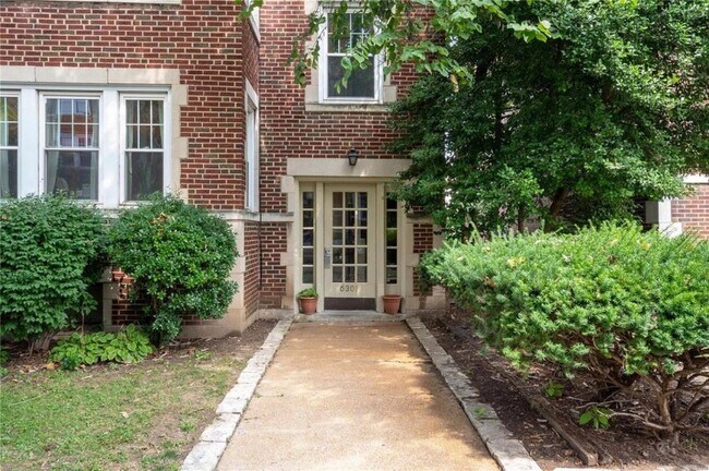 Building Photo - 6301 Southwood Ave