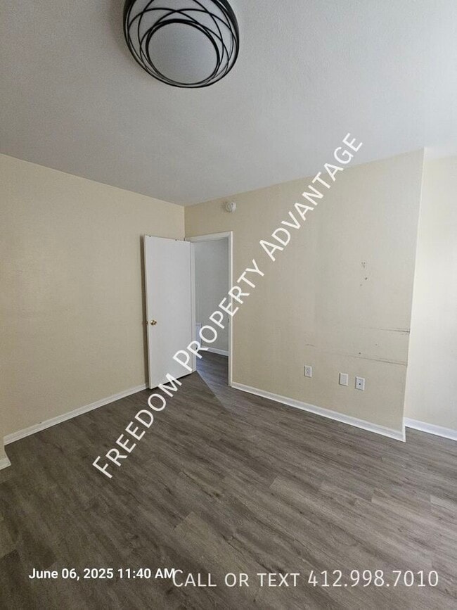 Building Photo - 130 Hall Ave
