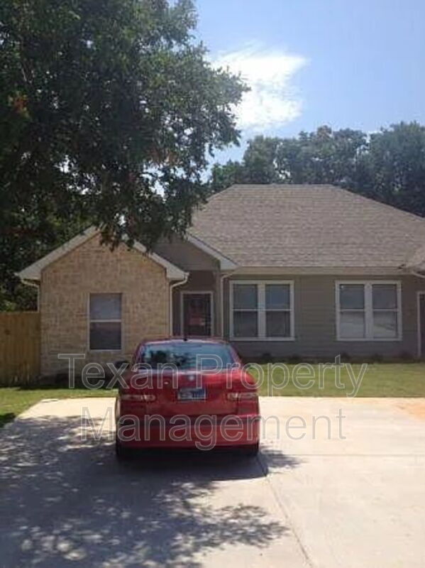 Building Photo - 3705 Mandy Dr