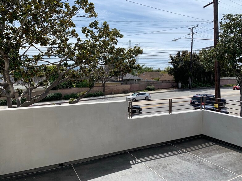 Balcony - 2783 190th St