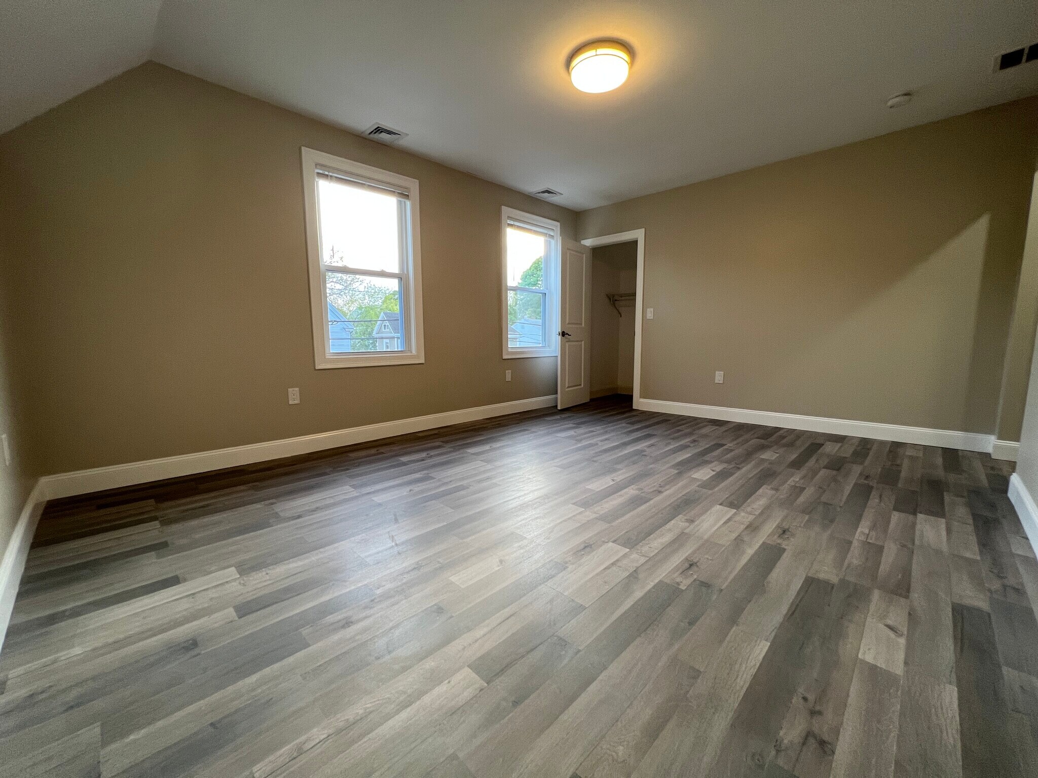 Building Photo - 324 Farrington St