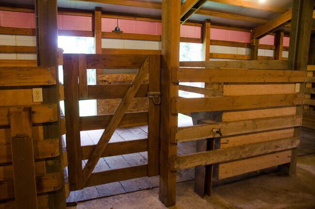 Building Photo - 11839 Glenwood Rd