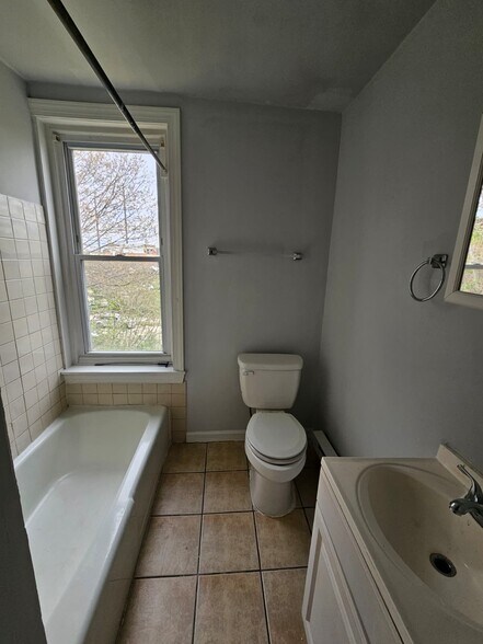 Building Photo - 4125 Pennsgrove St