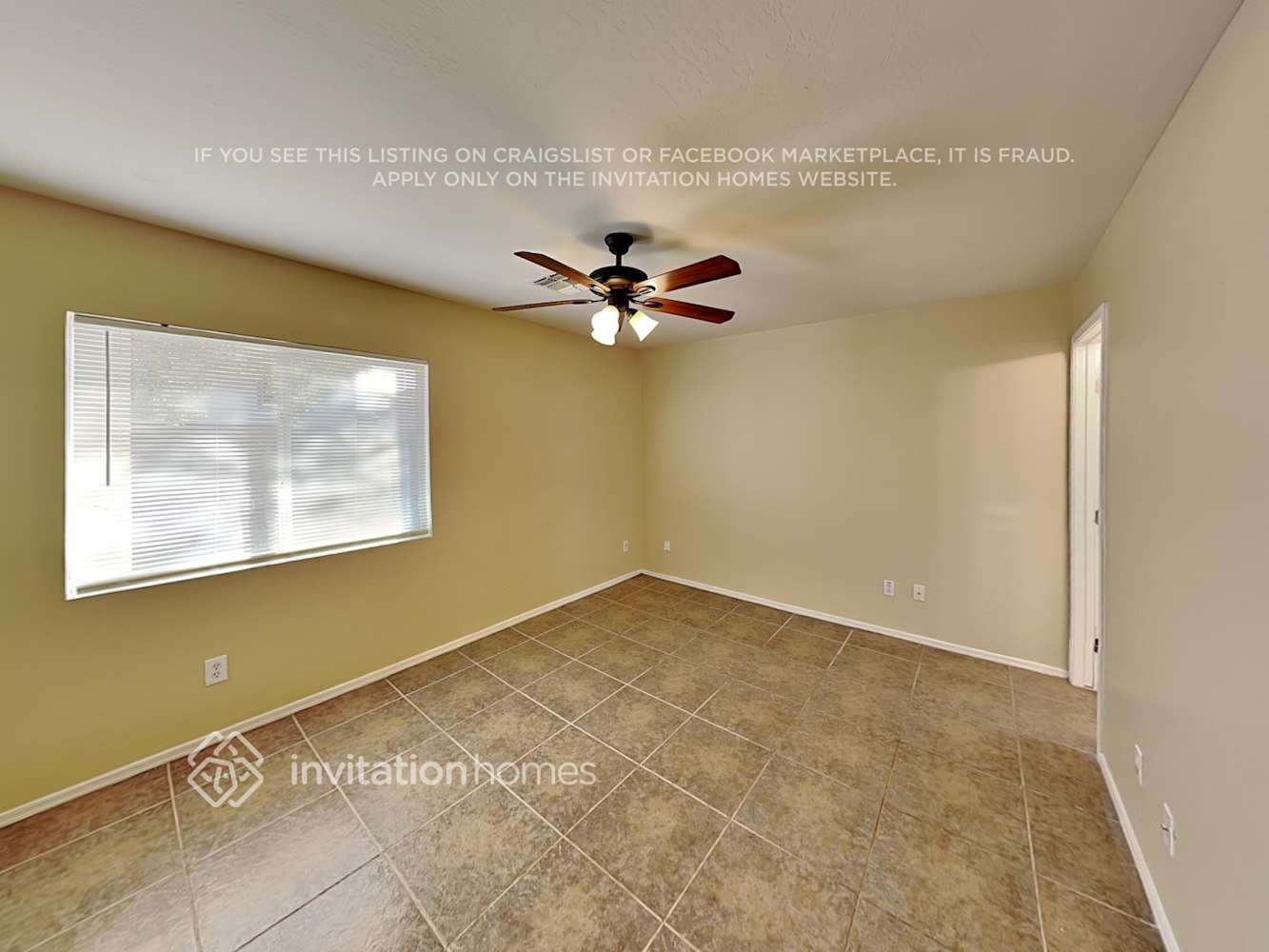 Building Photo - 22059 W Solano Dr