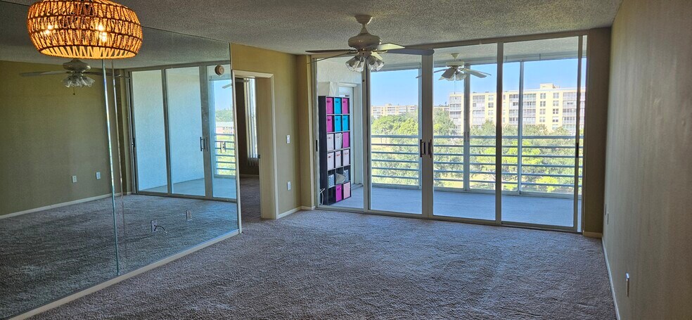 Building Photo - 4550 Pinebrook Cir