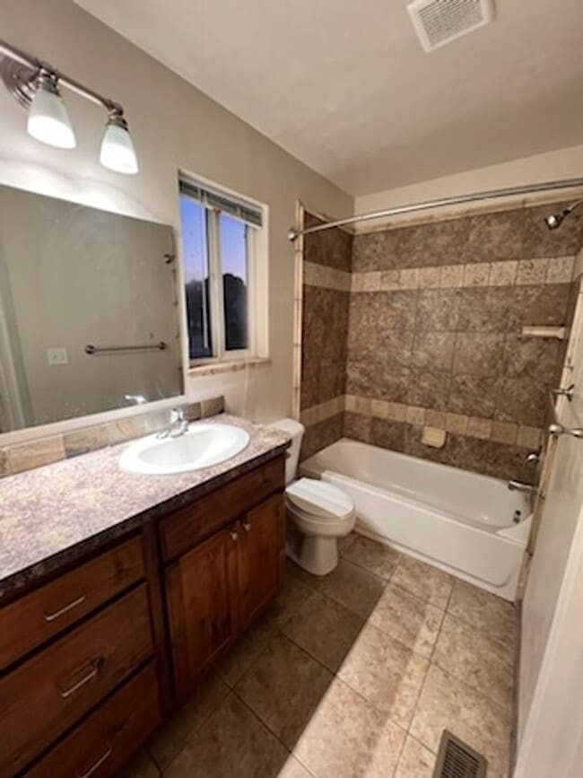 Building Photo - Beautiful 3 bed in Golf Course community