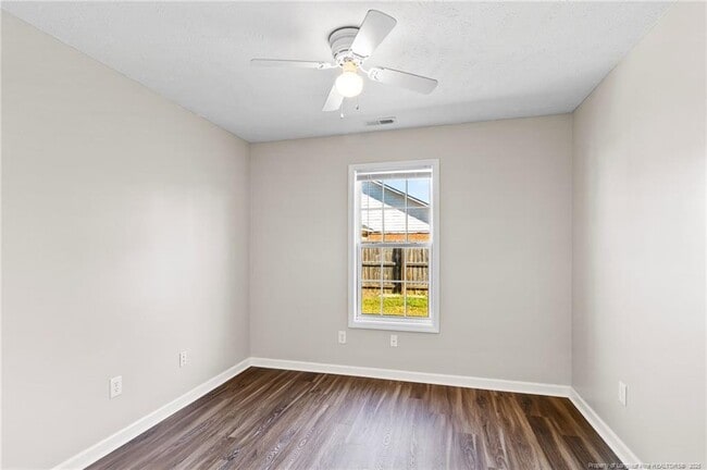 Building Photo - 106 Hawthorn Dr