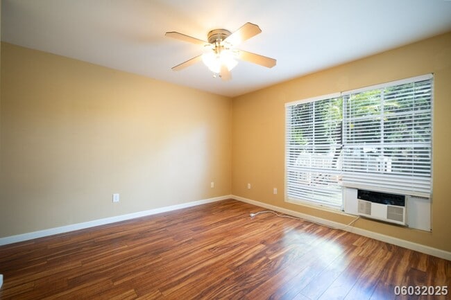 Building Photo - (2 bd / 2 ba / 2 parking Condo in Waikele)