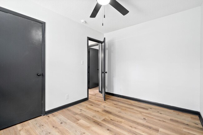 Building Photo - 338 Woodale Dr