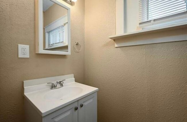 Building Photo - 3815 Baltimore Ave