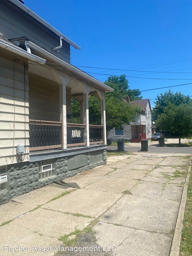Building Photo - 2 br, 1 bath Apartment - 3224 West 32nd St...