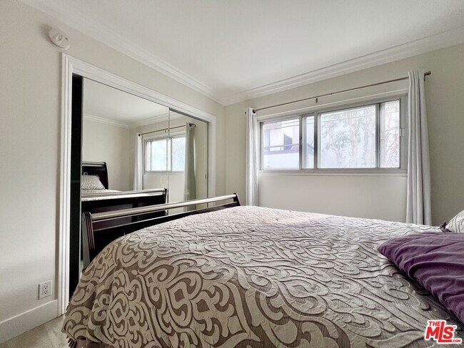 Building Photo - 8358 Manitoba St