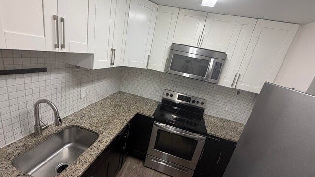 Building Photo - 4061 NW 9th Ave