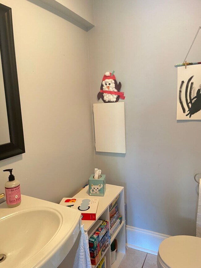 Building Photo - Crestview Home walking distance to Normaltown