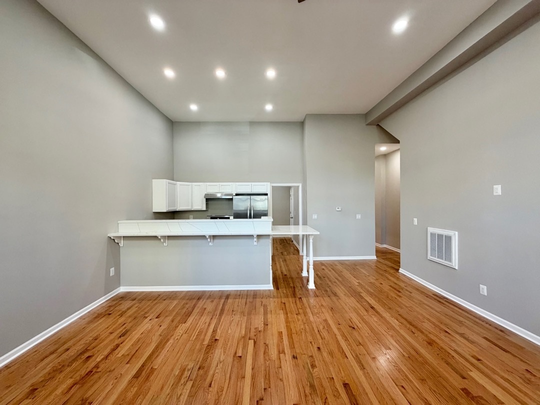 Building Photo - 1013 W 19th St