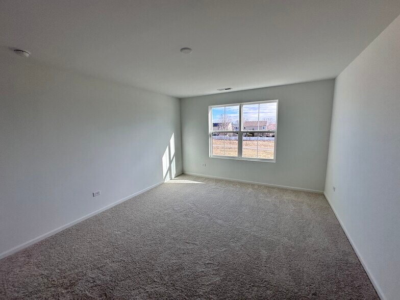 Building Photo - 14353 S Charlton Pl