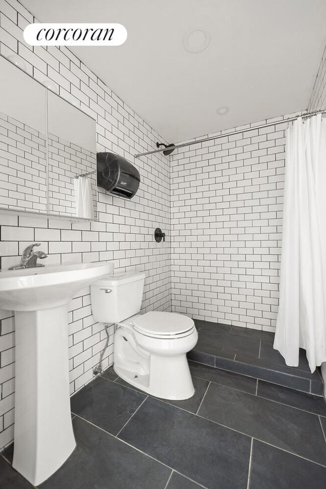 Building Photo - 81 Broadway