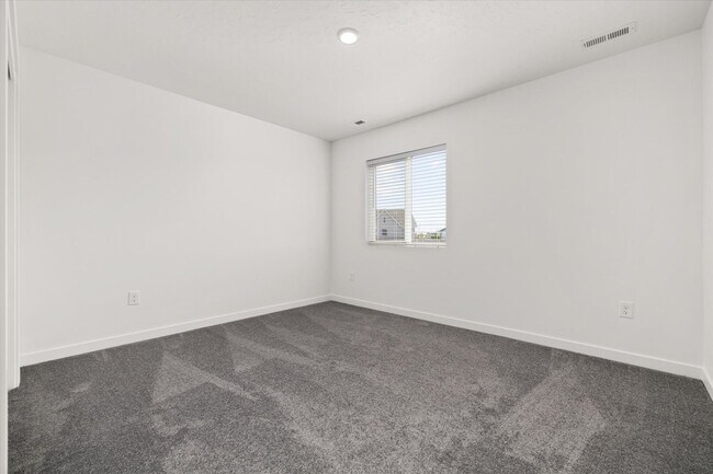 Building Photo - BRAND NEW Stunning 4-Bed, 3-Bath Townhome That Feels Like a Detached House