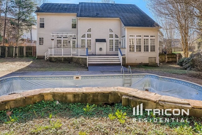 Building Photo - 15510 Robsart Ct